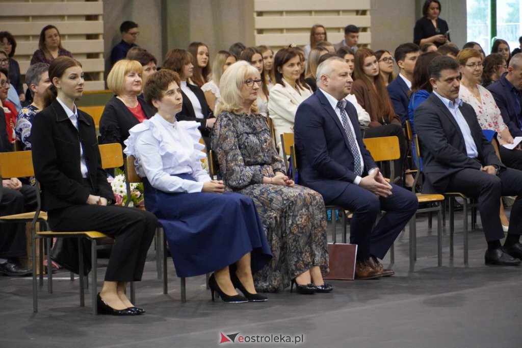 Zakończenie roku szkolnego maturzystów z III LO 2021/2022 [28.04.2022] - zdjęcie #21 - eOstroleka.pl