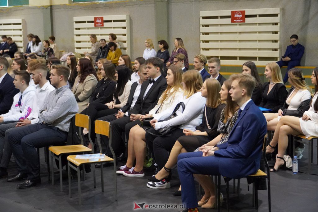 Zakończenie roku szkolnego maturzystów z III LO 2021/2022 [28.04.2022] - zdjęcie #23 - eOstroleka.pl