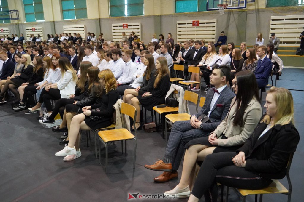 Zakończenie roku szkolnego maturzystów z III LO 2021/2022 [28.04.2022] - zdjęcie #24 - eOstroleka.pl