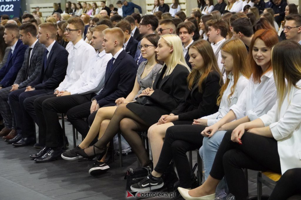 Zakończenie roku szkolnego maturzystów z III LO 2021/2022 [28.04.2022] - zdjęcie #27 - eOstroleka.pl