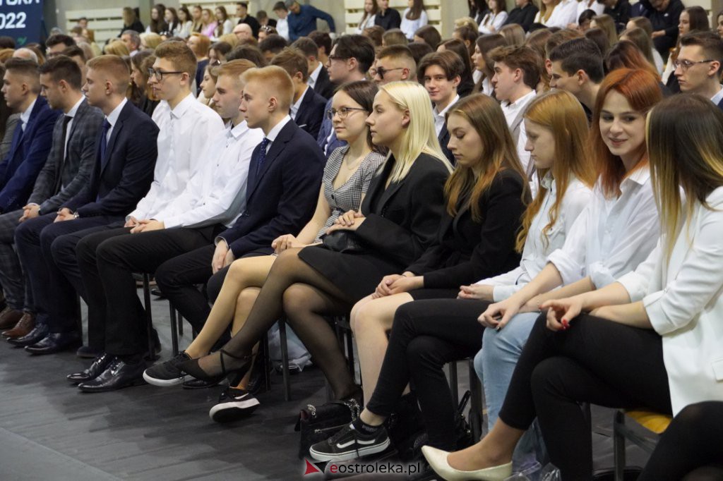 Zakończenie roku szkolnego maturzystów z III LO 2021/2022 [28.04.2022] - zdjęcie #28 - eOstroleka.pl