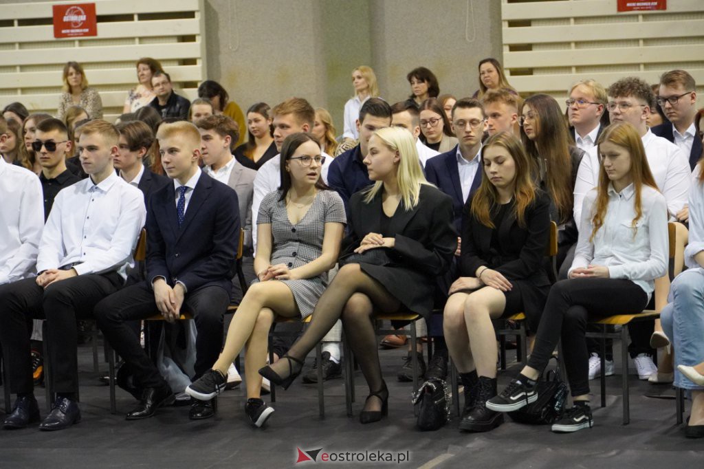 Zakończenie roku szkolnego maturzystów z III LO 2021/2022 [28.04.2022] - zdjęcie #32 - eOstroleka.pl