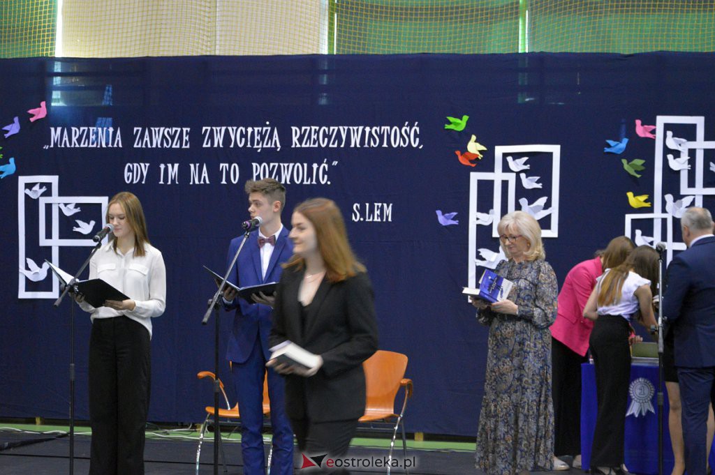 Zakończenie roku szkolnego maturzystów z III LO 2021/2022 [28.04.2022] - zdjęcie #56 - eOstroleka.pl