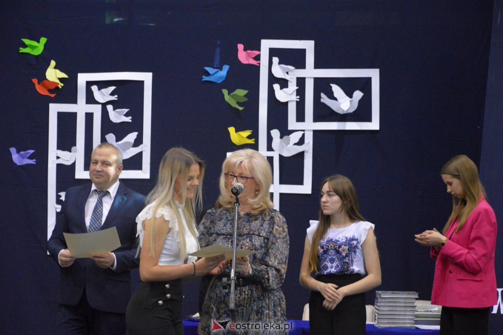 Zakończenie roku szkolnego maturzystów z III LO 2021/2022 [28.04.2022] - zdjęcie #36 - eOstroleka.pl