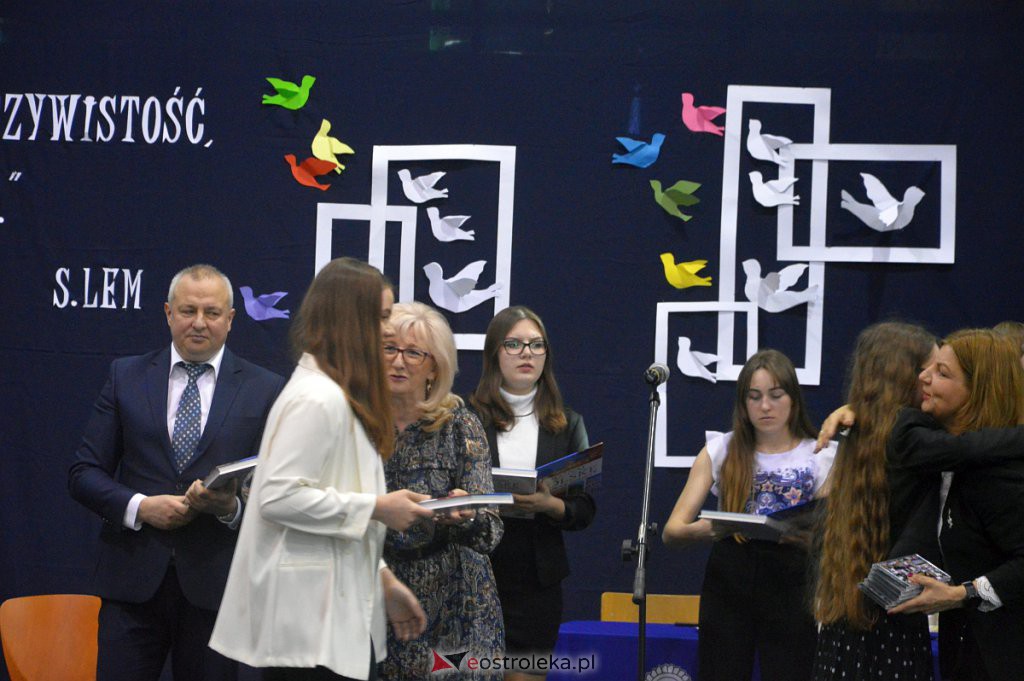 Zakończenie roku szkolnego maturzystów z III LO 2021/2022 [28.04.2022] - zdjęcie #24 - eOstroleka.pl