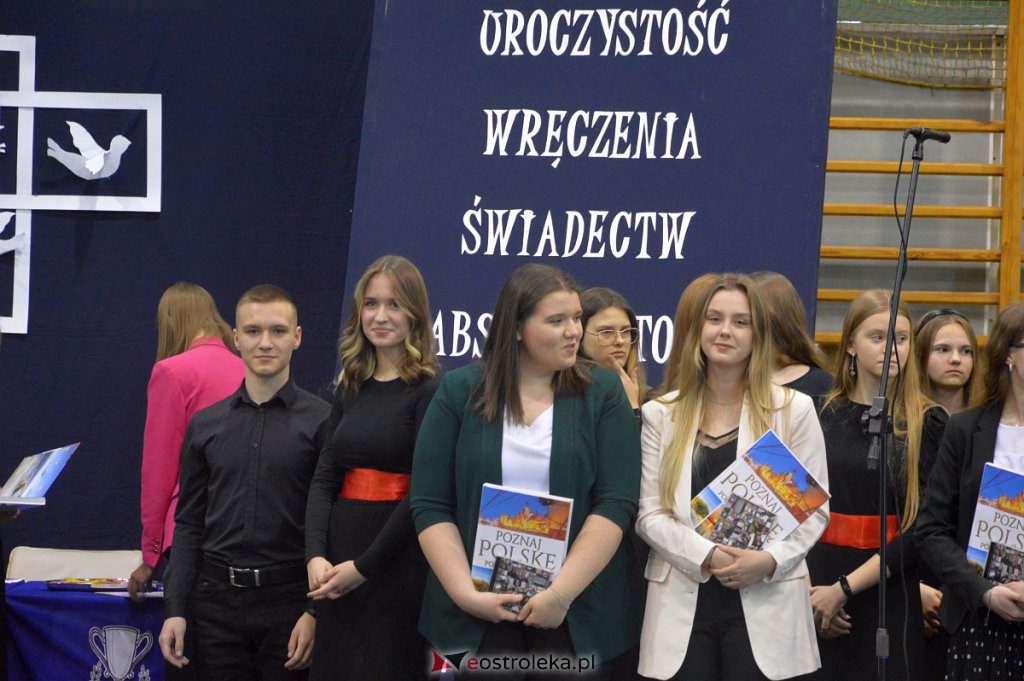 Zakończenie roku szkolnego maturzystów z III LO 2021/2022 [28.04.2022] - zdjęcie #22 - eOstroleka.pl
