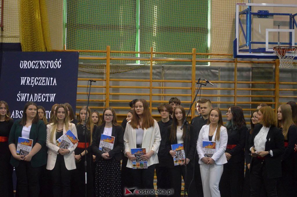 Zakończenie roku szkolnego maturzystów z III LO 2021/2022 [28.04.2022] - zdjęcie #19 - eOstroleka.pl