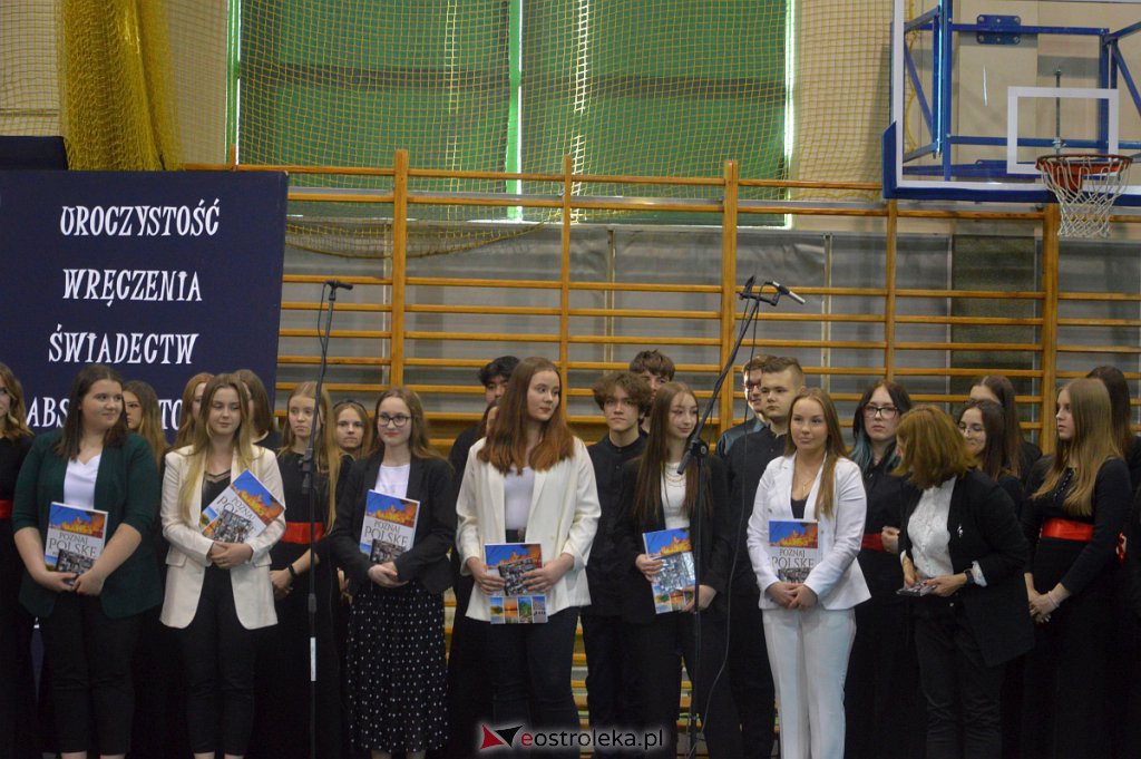Zakończenie roku szkolnego maturzystów z III LO 2021/2022 [28.04.2022] - zdjęcie #18 - eOstroleka.pl