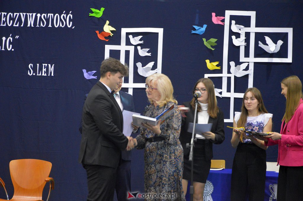 Zakończenie roku szkolnego maturzystów z III LO 2021/2022 [28.04.2022] - zdjęcie #17 - eOstroleka.pl