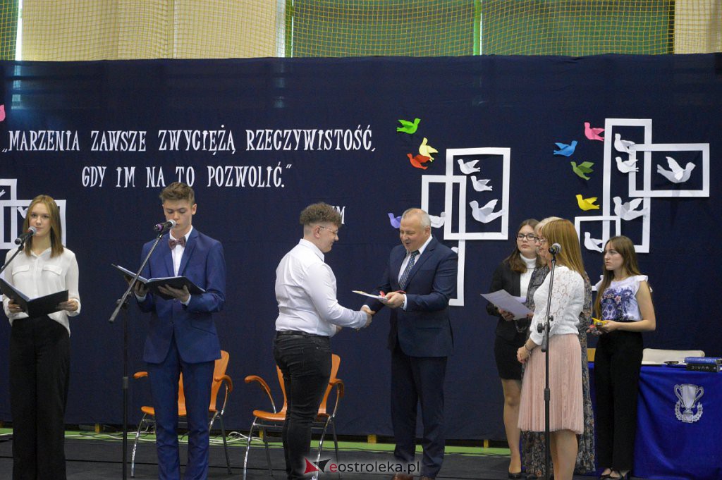 Zakończenie roku szkolnego maturzystów z III LO 2021/2022 [28.04.2022] - zdjęcie #15 - eOstroleka.pl