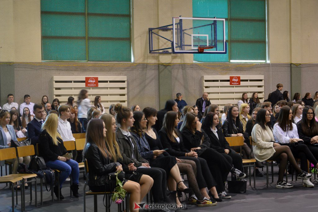 Zakończenie roku szkolnego maturzystów z III LO 2021/2022 [28.04.2022] - zdjęcie #1 - eOstroleka.pl