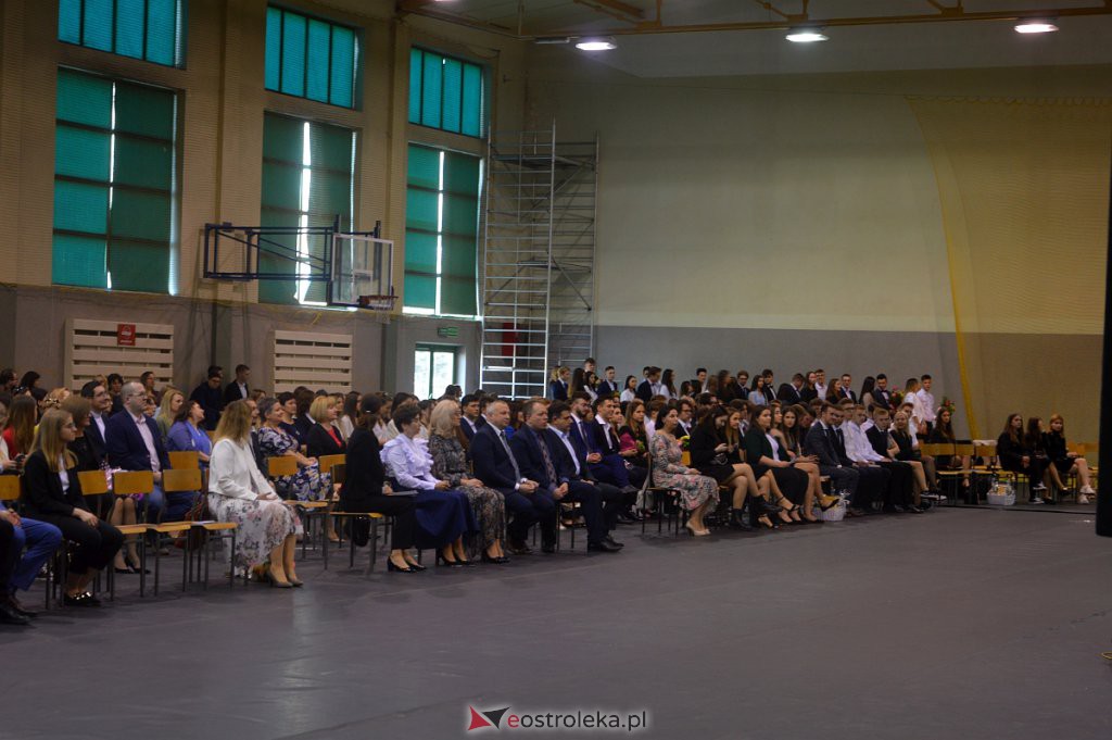 Zakończenie roku szkolnego maturzystów z III LO 2021/2022 [28.04.2022] - zdjęcie #83 - eOstroleka.pl