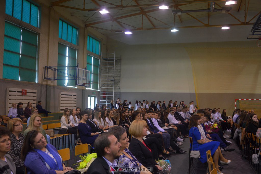 Zakończenie roku szkolnego maturzystów z III LO 2021/2022 [28.04.2022] - zdjęcie #75 - eOstroleka.pl