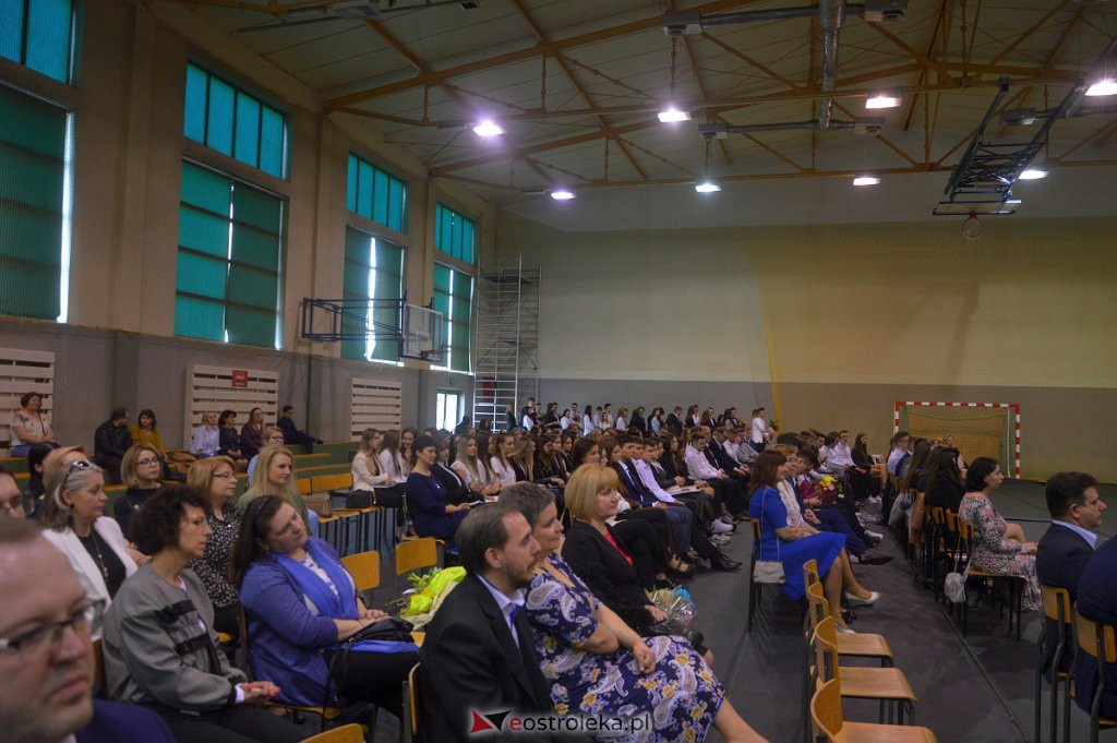 Zakończenie roku szkolnego maturzystów z III LO 2021/2022 [28.04.2022] - zdjęcie #74 - eOstroleka.pl
