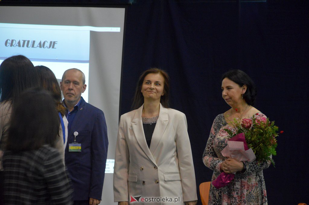 Zakończenie roku szkolnego maturzystów z III LO 2021/2022 [28.04.2022] - zdjęcie #70 - eOstroleka.pl