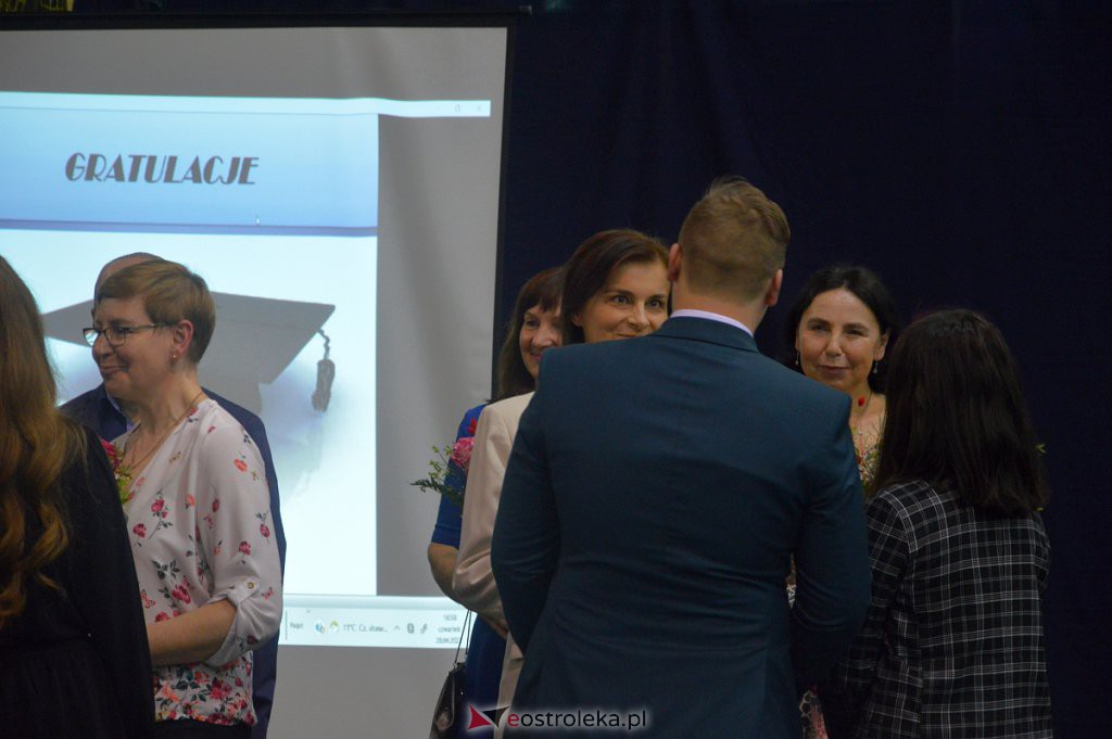 Zakończenie roku szkolnego maturzystów z III LO 2021/2022 [28.04.2022] - zdjęcie #69 - eOstroleka.pl