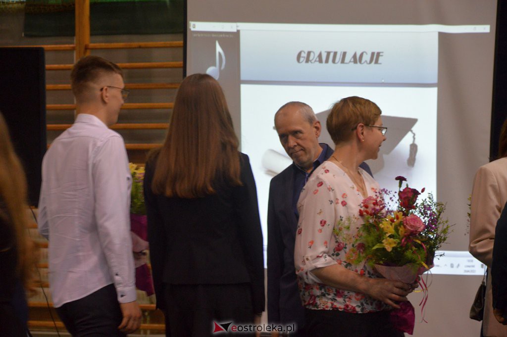 Zakończenie roku szkolnego maturzystów z III LO 2021/2022 [28.04.2022] - zdjęcie #67 - eOstroleka.pl