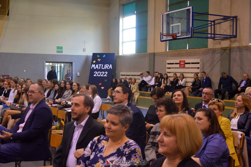 Zakończenie roku szkolnego maturzystów z III LO 2021/2022 [28.04.2022] - zdjęcie #49 - eOstroleka.pl