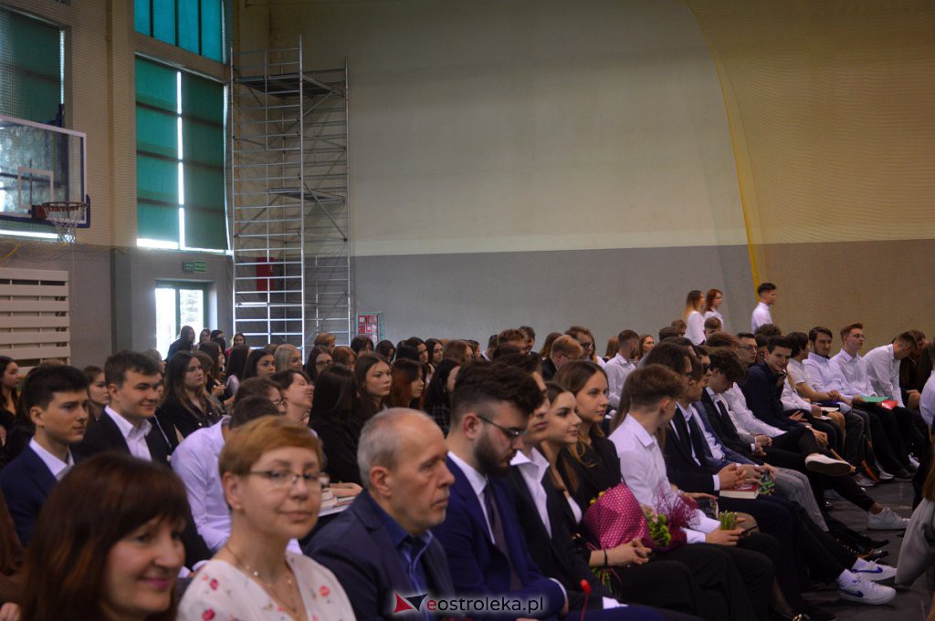 Zakończenie roku szkolnego maturzystów z III LO 2021/2022 [28.04.2022] - zdjęcie #35 - eOstroleka.pl