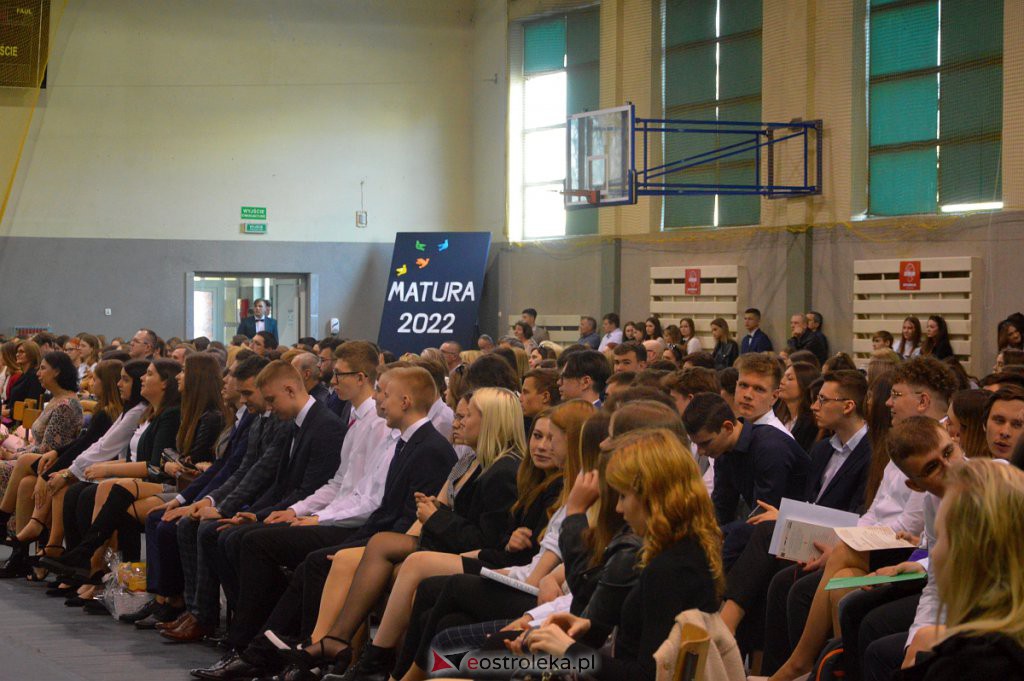 Zakończenie roku szkolnego maturzystów z III LO 2021/2022 [28.04.2022] - zdjęcie #45 - eOstroleka.pl