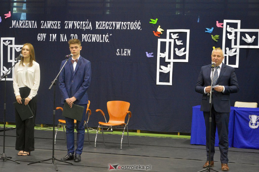 Zakończenie roku szkolnego maturzystów z III LO 2021/2022 [28.04.2022] - zdjęcie #99 - eOstroleka.pl