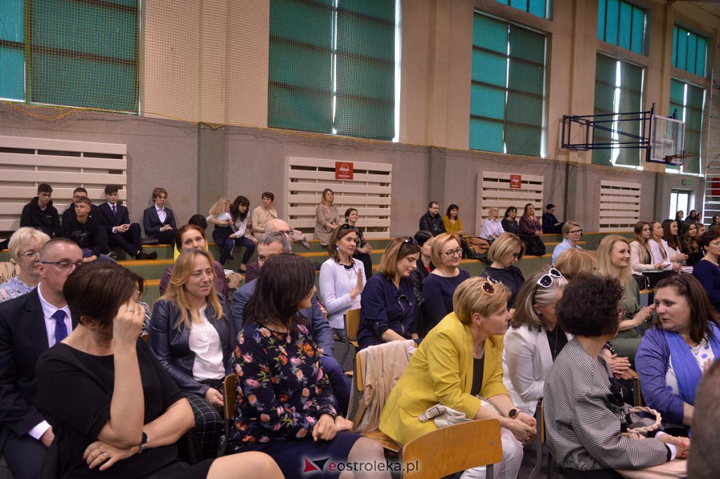 Zakończenie roku szkolnego maturzystów z III LO 2021/2022 [28.04.2022] - zdjęcie #97 - eOstroleka.pl