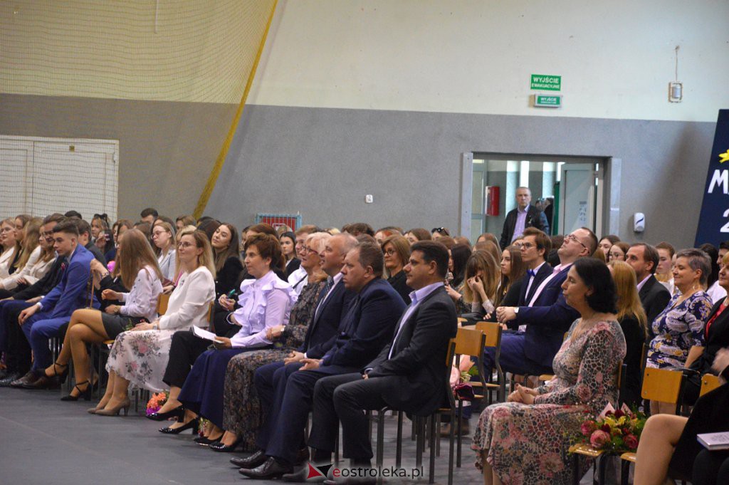 Zakończenie roku szkolnego maturzystów z III LO 2021/2022 [28.04.2022] - zdjęcie #95 - eOstroleka.pl