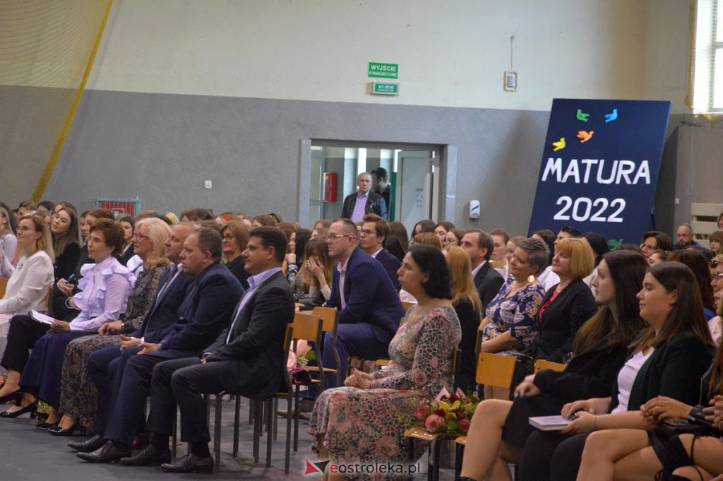 Zakończenie roku szkolnego maturzystów z III LO 2021/2022 [28.04.2022] - zdjęcie #94 - eOstroleka.pl