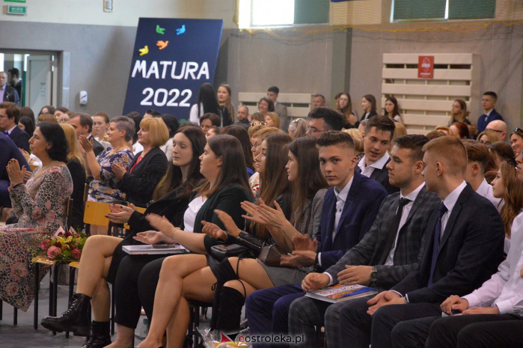 Zakończenie roku szkolnego maturzystów z III LO 2021/2022 [28.04.2022] - zdjęcie #93 - eOstroleka.pl