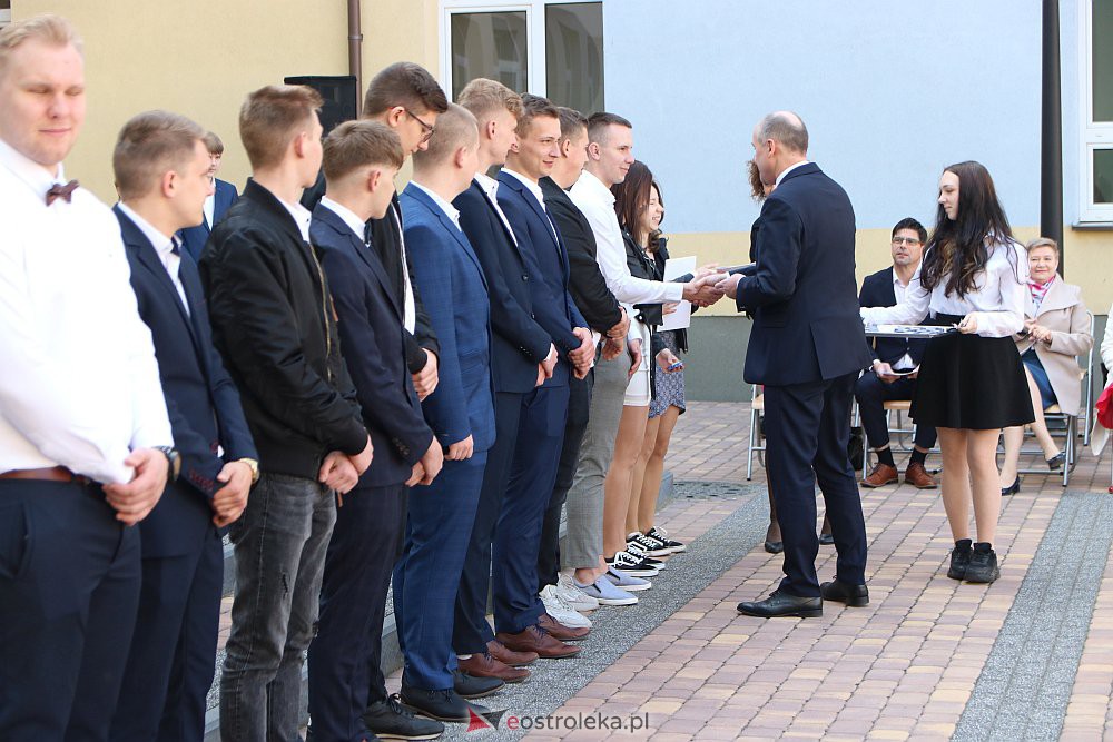 Zakończenie roku szkolnego maturzystów z ZSZ nr 1 [29.04.2022] - zdjęcie #82 - eOstroleka.pl