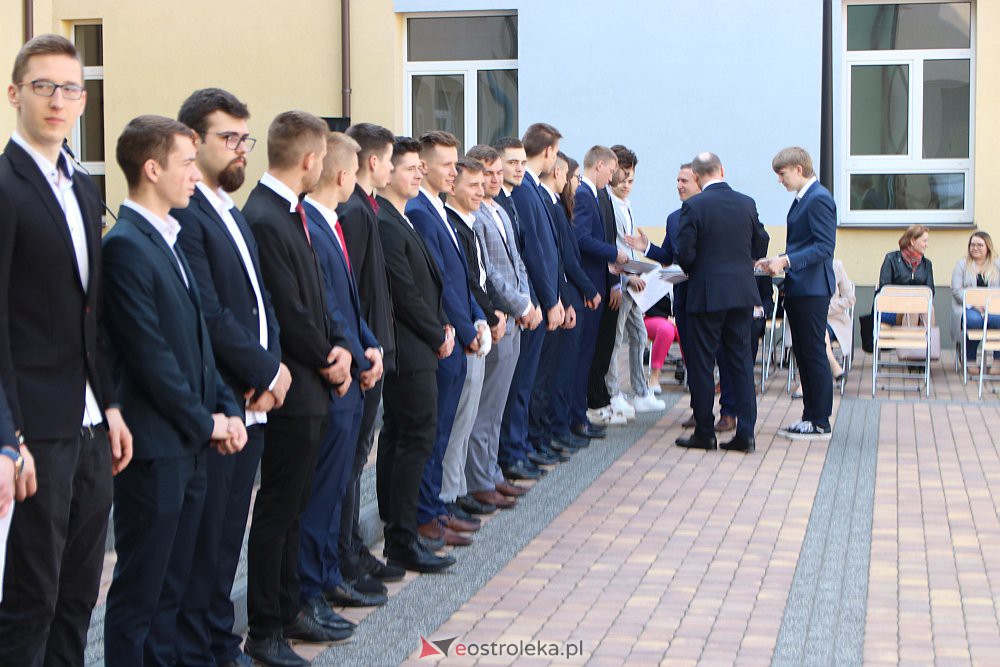 Zakończenie roku szkolnego maturzystów z ZSZ nr 1 [29.04.2022] - zdjęcie #84 - eOstroleka.pl