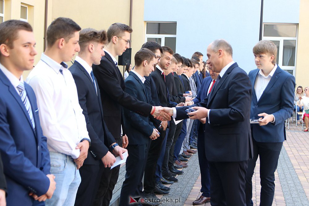 Zakończenie roku szkolnego maturzystów z ZSZ nr 1 [29.04.2022] - zdjęcie #93 - eOstroleka.pl