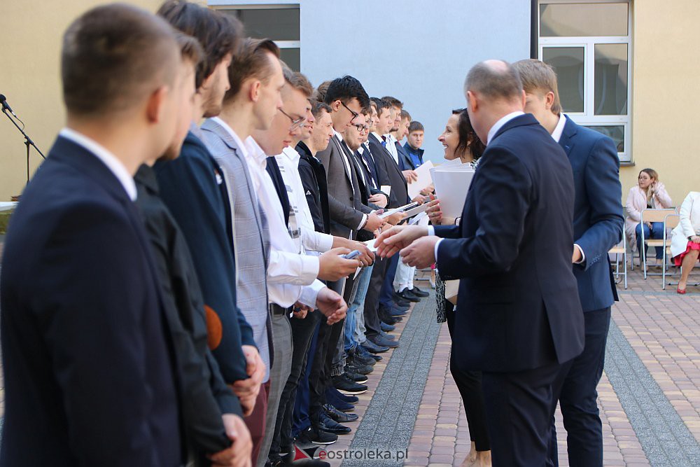 Zakończenie roku szkolnego maturzystów z ZSZ nr 1 [29.04.2022] - zdjęcie #101 - eOstroleka.pl