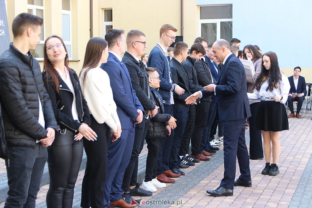 Zakończenie roku szkolnego maturzystów z ZSZ nr 1 [29.04.2022] - zdjęcie #106 - eOstroleka.pl
