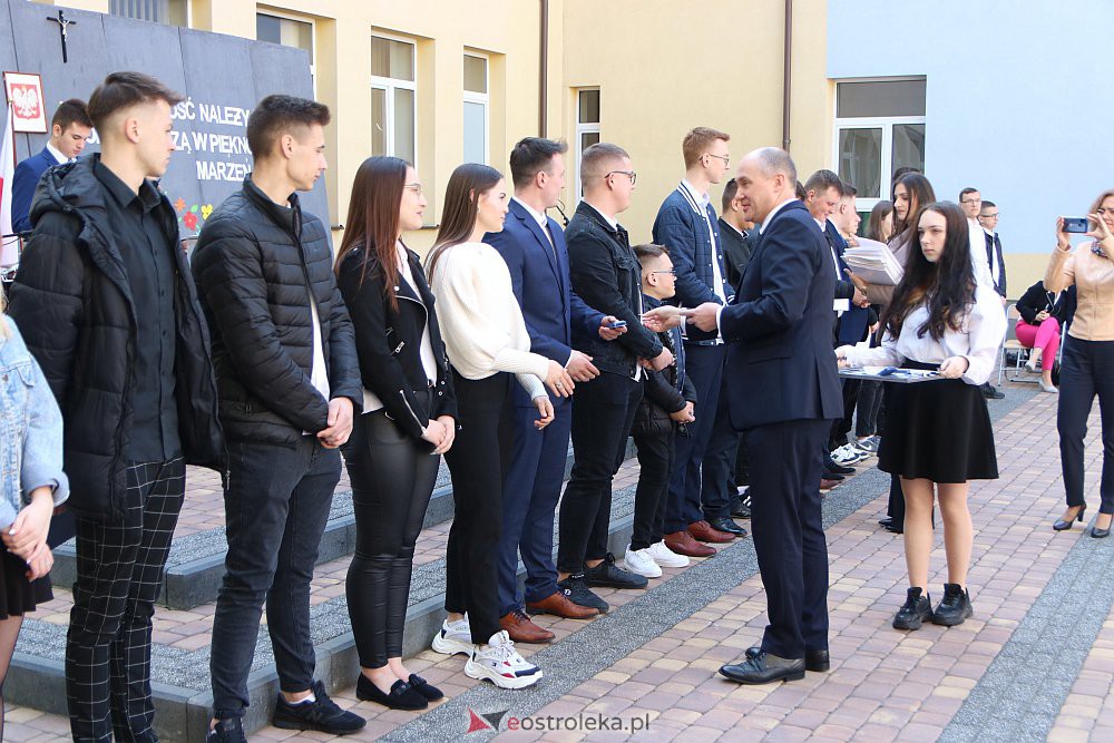 Zakończenie roku szkolnego maturzystów z ZSZ nr 1 [29.04.2022] - zdjęcie #107 - eOstroleka.pl