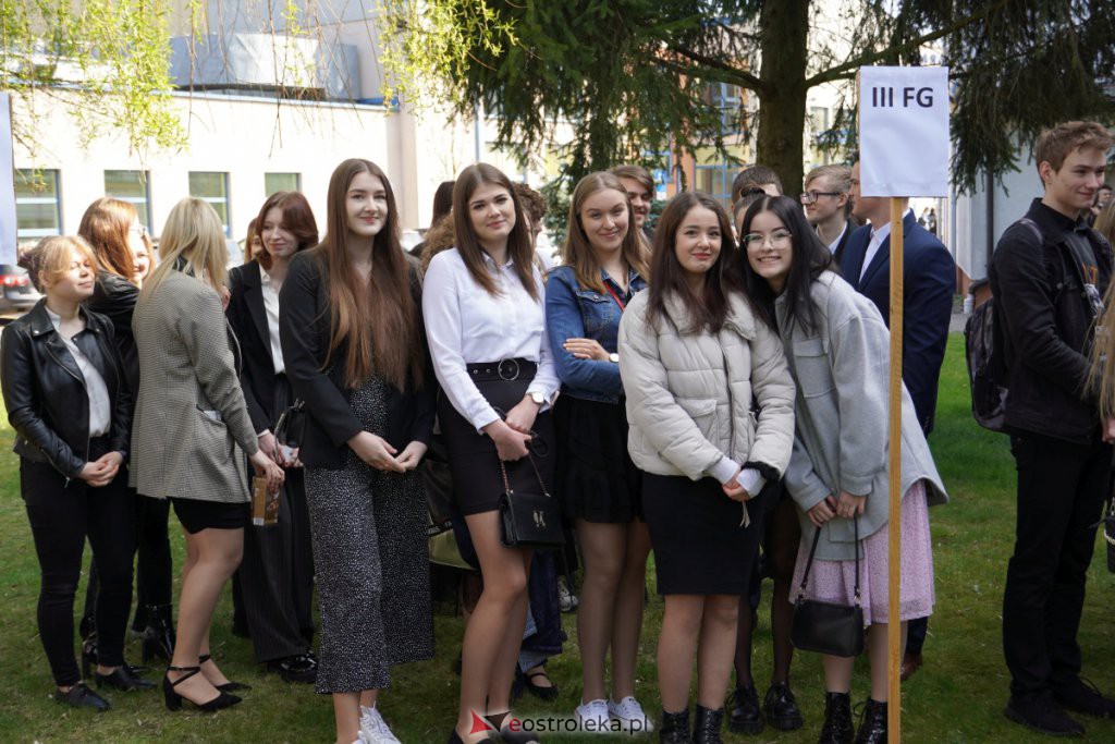 Zakończenie roku szkolnego maturzystów I LO [29.04.2022] - zdjęcie #4 - eOstroleka.pl