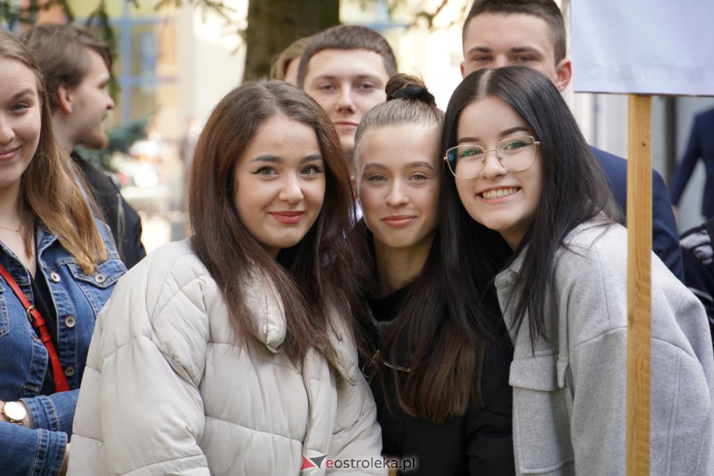 Zakończenie roku szkolnego maturzystów I LO [29.04.2022] - zdjęcie #6 - eOstroleka.pl