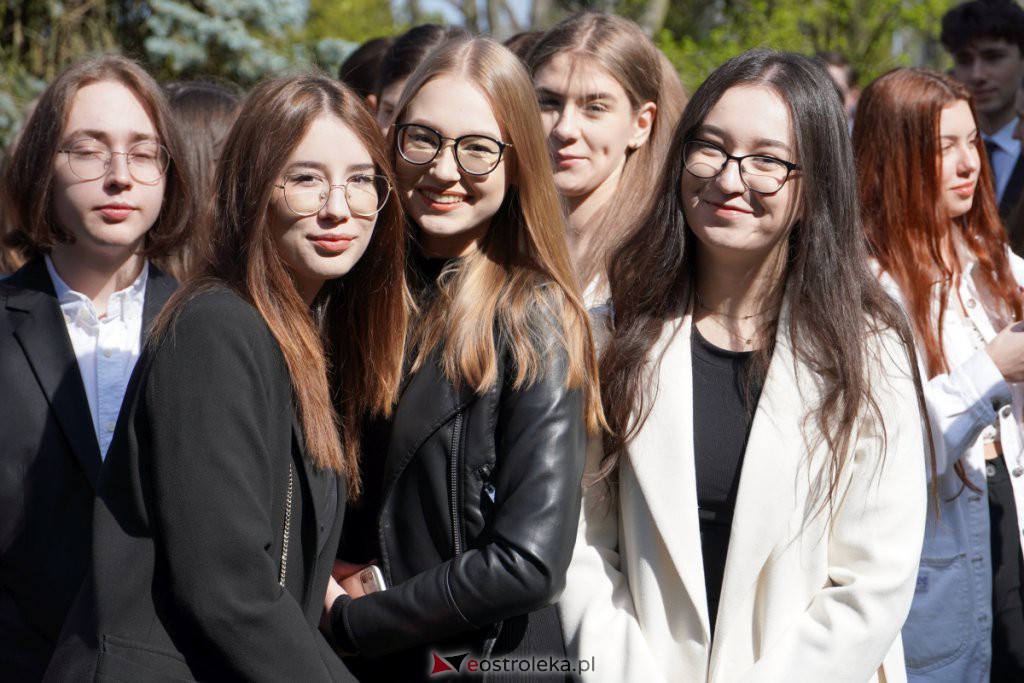 Zakończenie roku szkolnego maturzystów I LO [29.04.2022] - zdjęcie #11 - eOstroleka.pl
