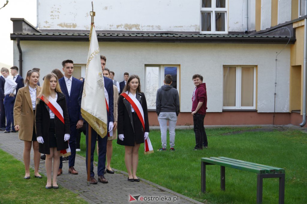 Zakończenie roku szkolnego maturzystów I LO [29.04.2022] - zdjęcie #18 - eOstroleka.pl