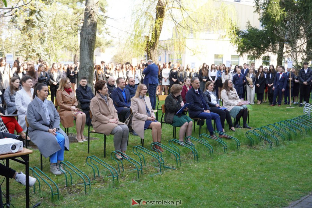 Zakończenie roku szkolnego maturzystów I LO [29.04.2022] - zdjęcie #35 - eOstroleka.pl