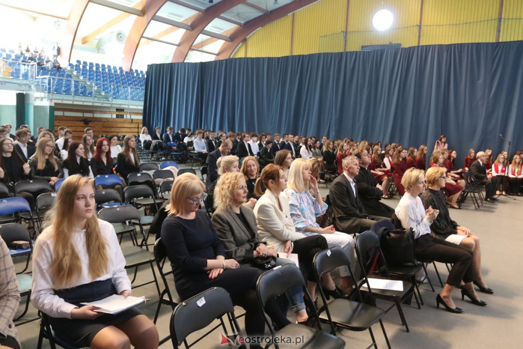 Zakończenie roku szkolnego klas maturalnych w II LO [29.04.2022] - zdjęcie #4 - eOstroleka.pl
