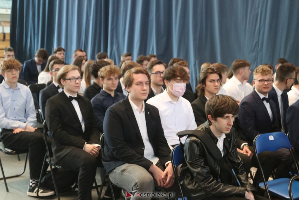 Zakończenie roku szkolnego klas maturalnych w II LO [29.04.2022] - zdjęcie #11 - eOstroleka.pl
