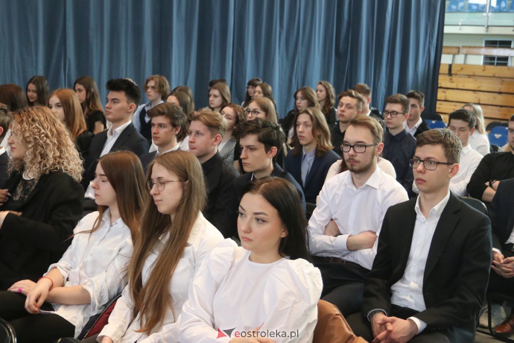 Zakończenie roku szkolnego klas maturalnych w II LO [29.04.2022] - zdjęcie #12 - eOstroleka.pl