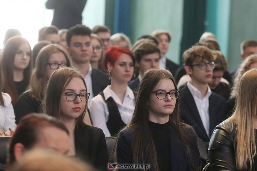 Zakończenie roku szkolnego klas maturalnych w II LO [29.04.2022] - zdjęcie #31 - eOstroleka.pl