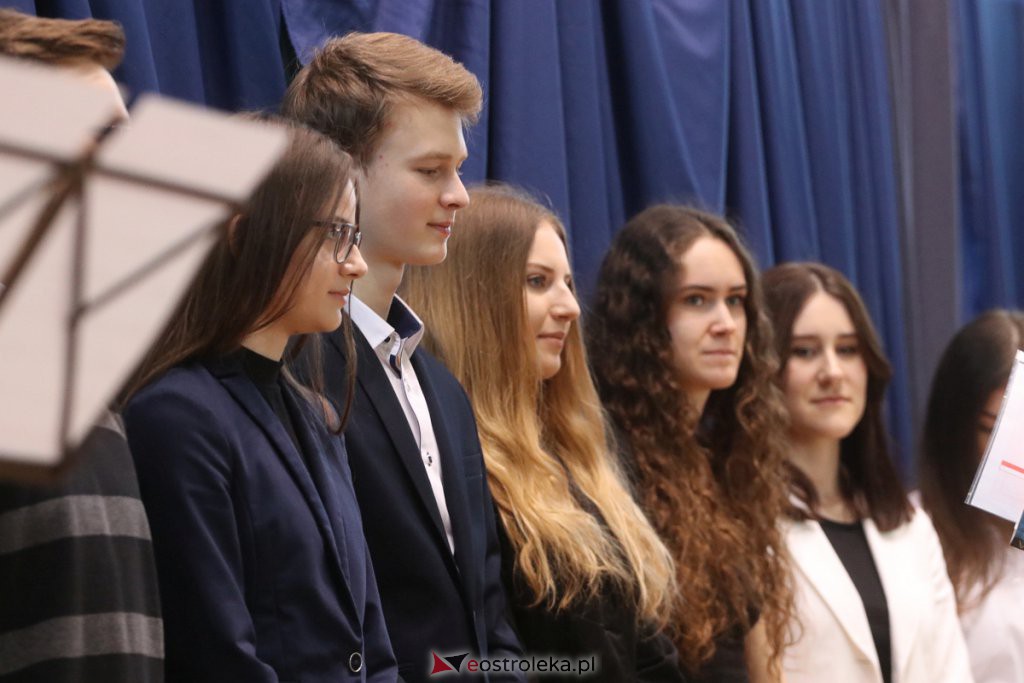 Zakończenie roku szkolnego klas maturalnych w II LO [29.04.2022] - zdjęcie #39 - eOstroleka.pl