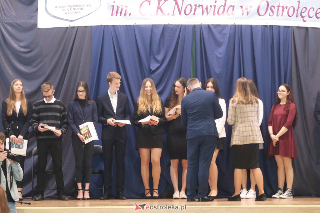 Zakończenie roku szkolnego klas maturalnych w II LO [29.04.2022] - zdjęcie #1 - eOstroleka.pl