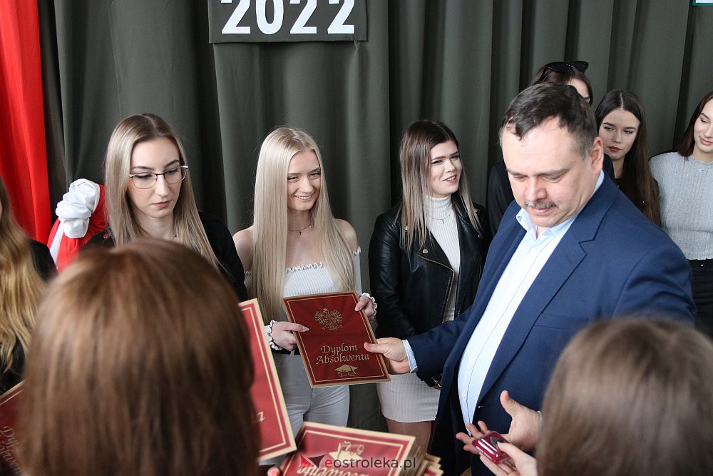 Zakończenie roku szkolnego w ZSZ nr 2 [29.04.2022] - zdjęcie #18 - eOstroleka.pl
