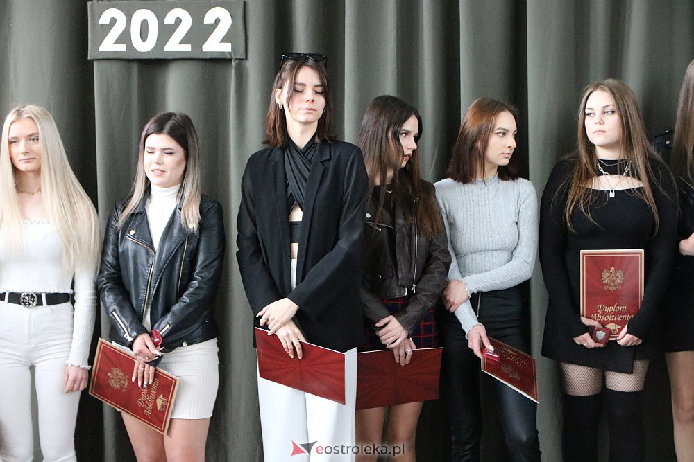 Zakończenie roku szkolnego w ZSZ nr 2 [29.04.2022] - zdjęcie #5 - eOstroleka.pl