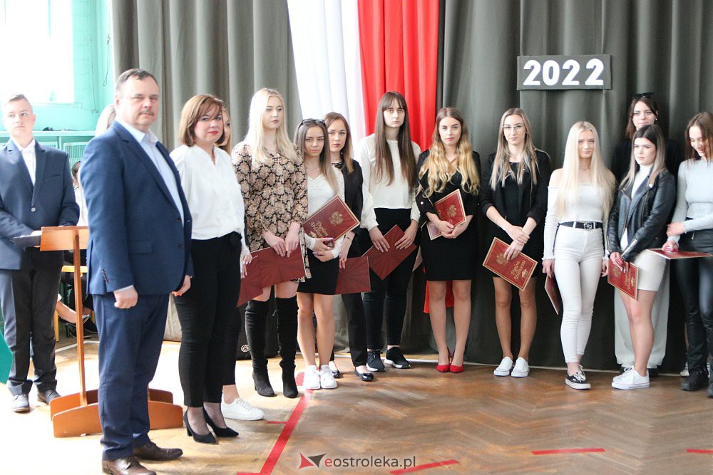 Zakończenie roku szkolnego w ZSZ nr 2 [29.04.2022] - zdjęcie #3 - eOstroleka.pl