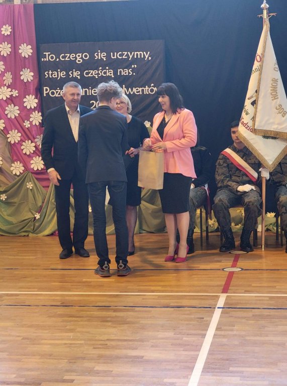 Zakończenie roku szkolnego klas maturalnych w ZSP w Kadzidle [29.04.2022] - zdjęcie #9 - eOstroleka.pl